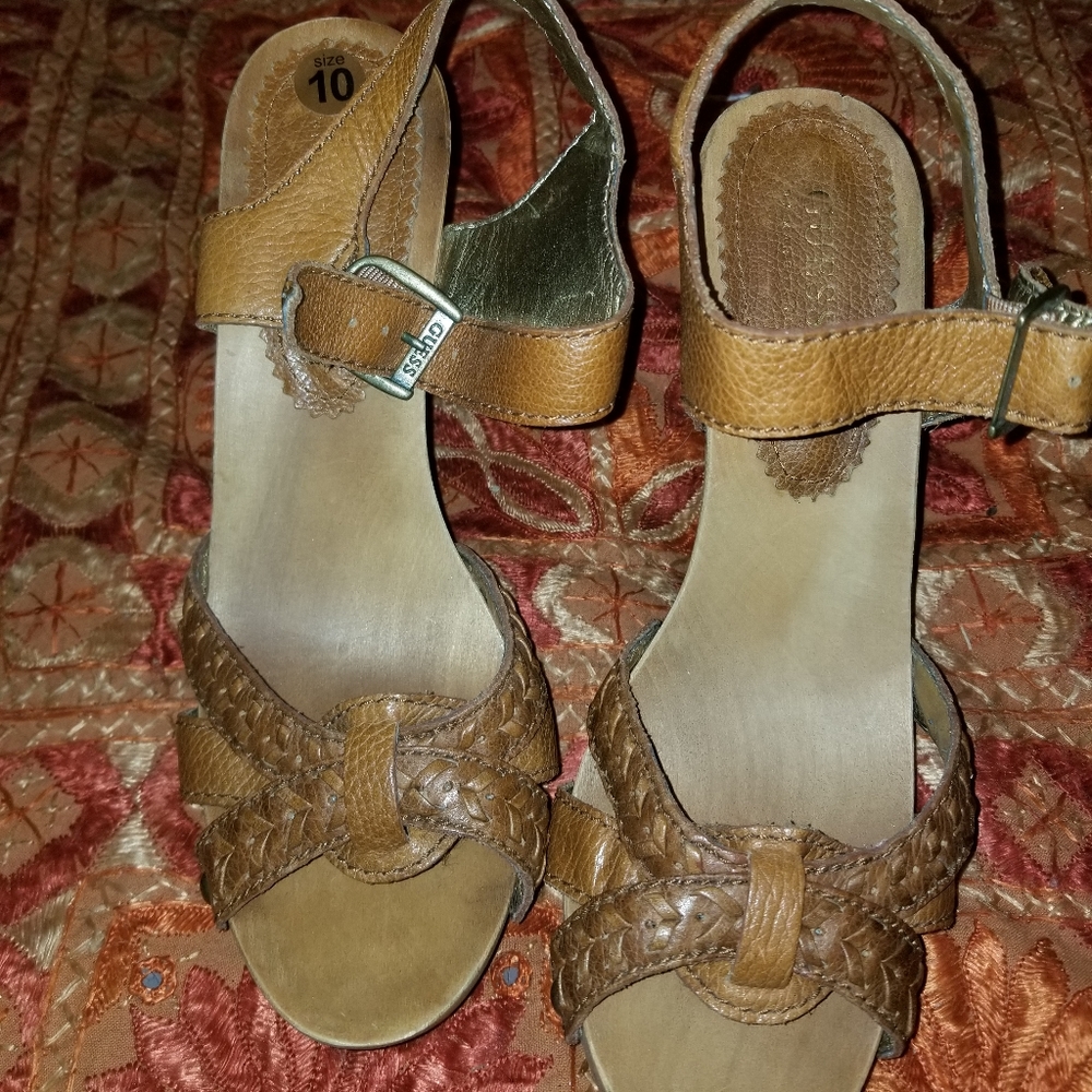 Vintage Guess Wooden Heels NWOT - Picture 2 of 4